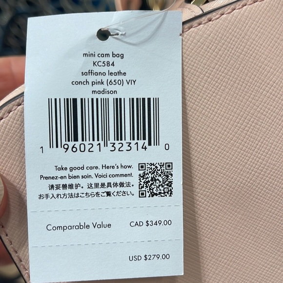 Kate Spade Madison Mini Camera Bag
COLOR:
Conch Pink
NWT - Picture 12 of 16